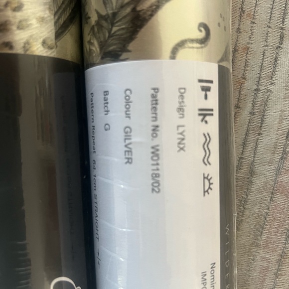 - Emma J. Shipley Lynx Wallpaper in Gilver 1 Roll - Picture 2 of 5